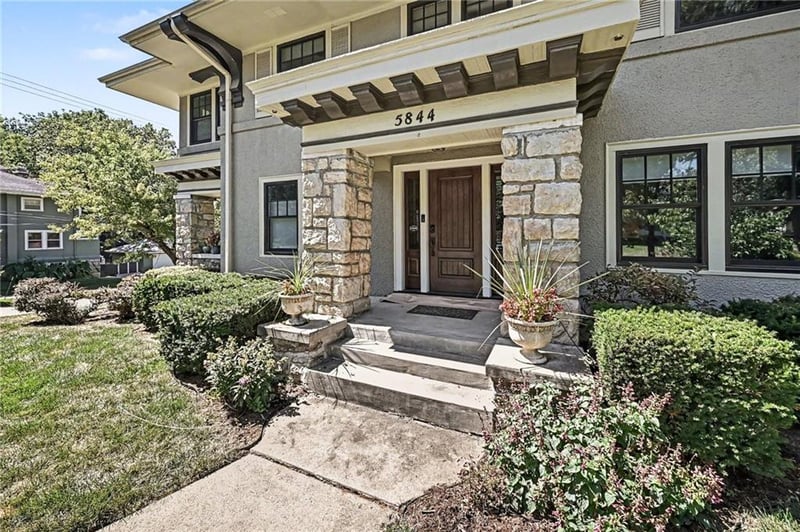 5844 Grand Ave, Kansas City, MO 64113
