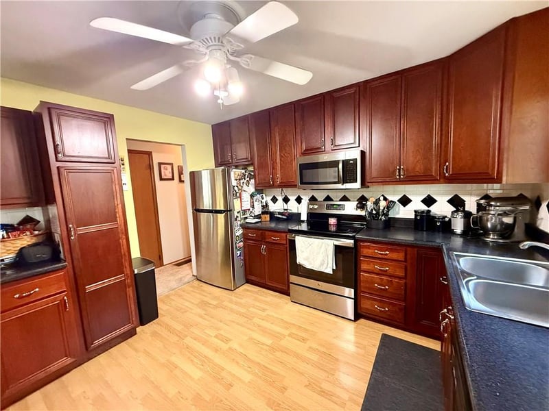1229 Crestview Dr, Maryville, MO 64468