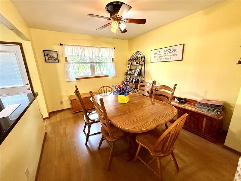 1229 Crestview Dr, Maryville, MO 64468
