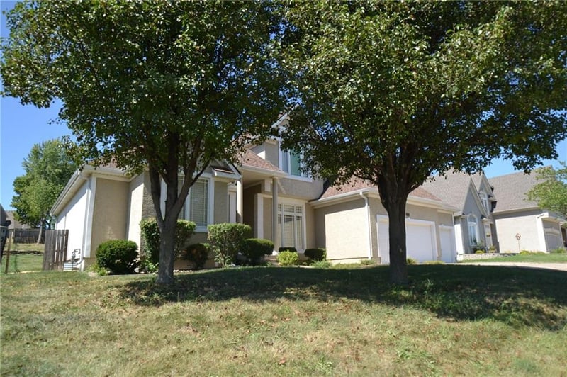6328 N Spruce Ave, Kansas City, MO 64119