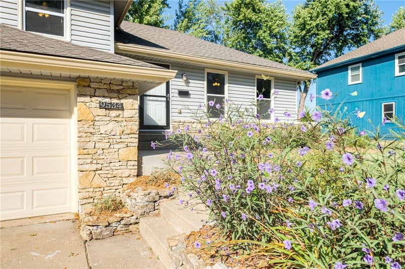 9534 Connell Dr, Overland Park, KS 66212