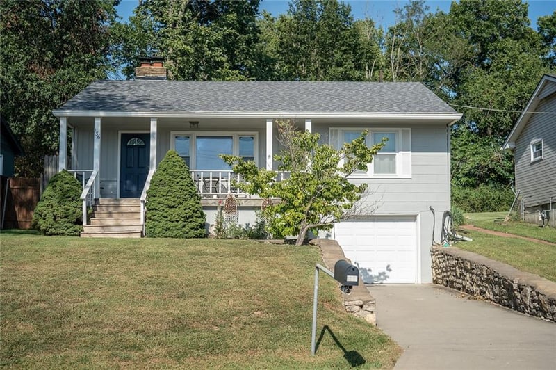 136 NW North Shore Dr, Kansas City, MO 64151