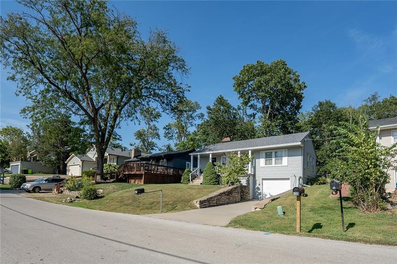 136 NW North Shore Dr, Kansas City, MO 64151