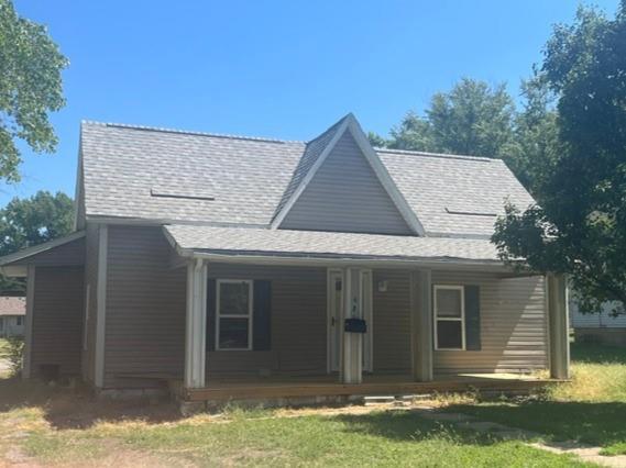 406 S 3rd St, Odessa, MO 64076