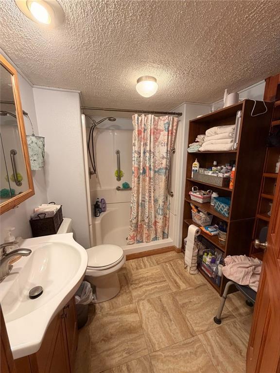 204 E Maple St, Girard, KS 66743
