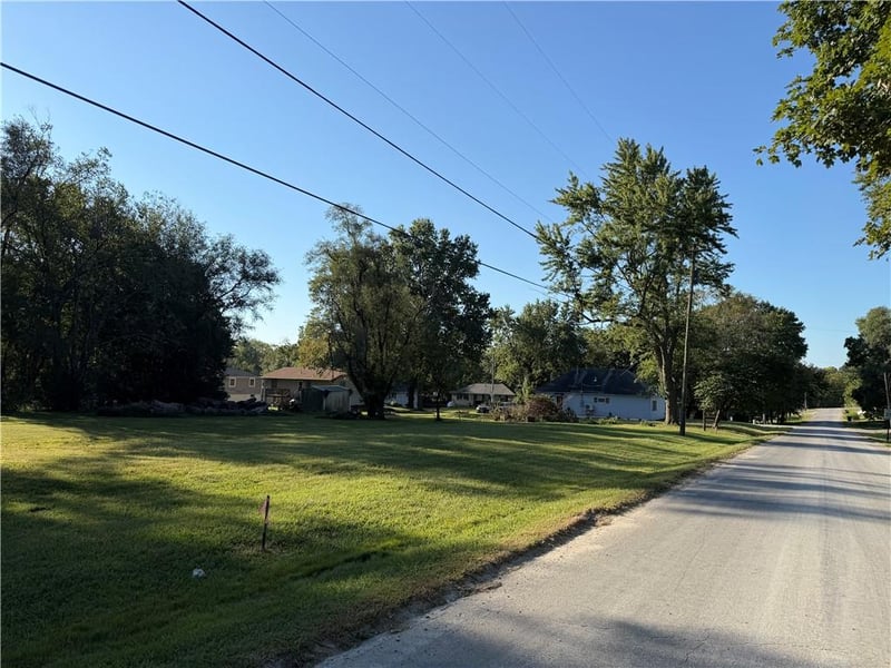 210 W 7th St, Knob Noster, MO 65336