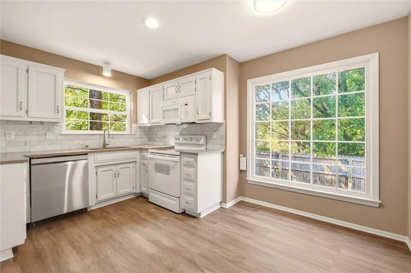 10752 Oakmont St, Overland Park, KS 66210