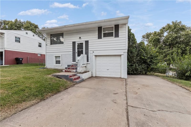 18210 E 17th St North Ct, Independence, MO 64058