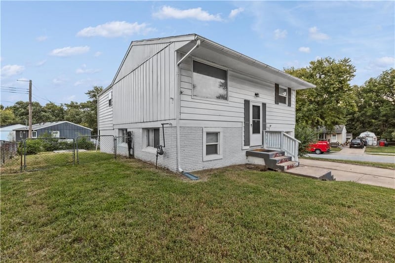 18210 E 17th St North Ct, Independence, MO 64058