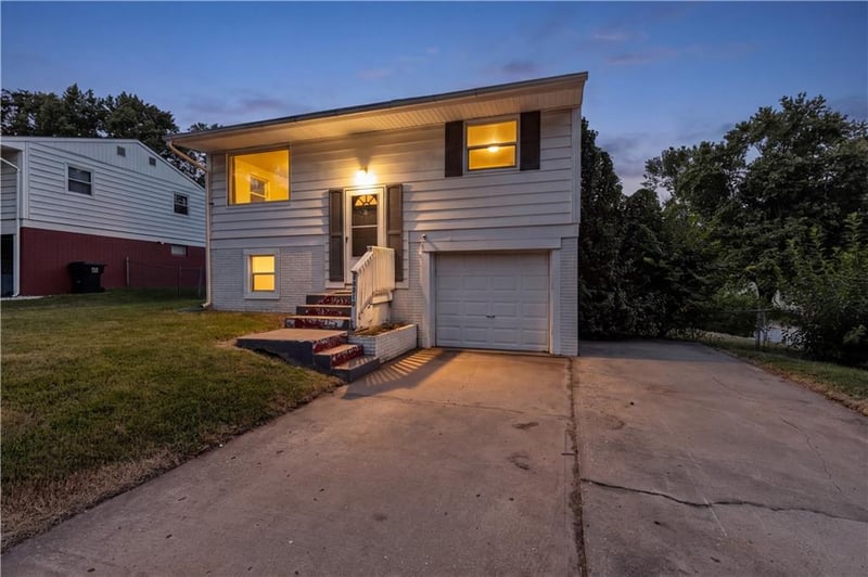 18210 E 17th St North Ct, Independence, MO 64058
