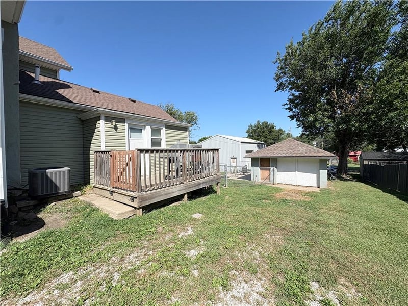 805 W Main St, Savannah, MO 64485