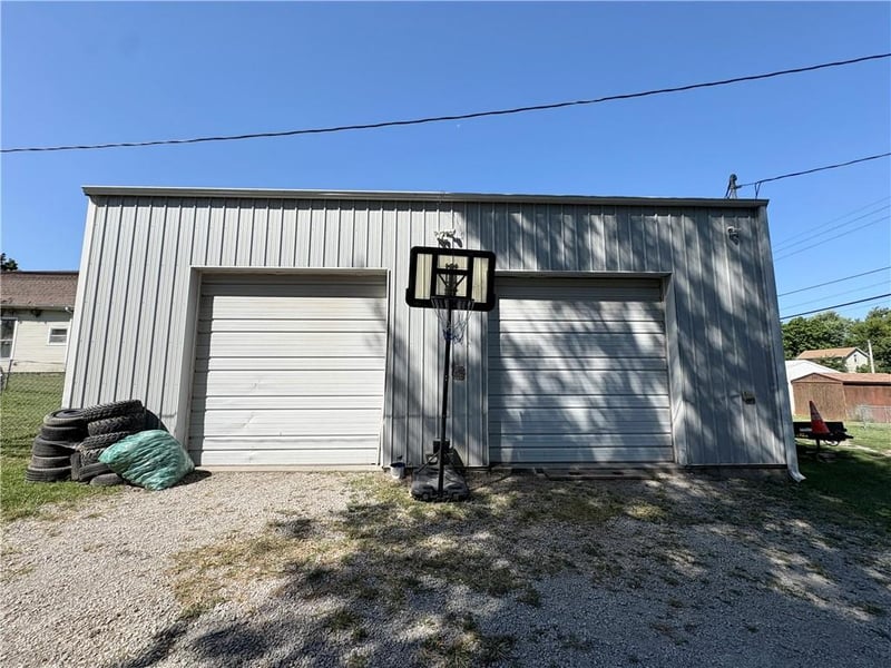 805 W Main St, Savannah, MO 64485