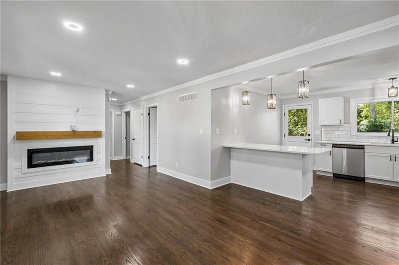 10015 E 31st St, Independence, MO 64052