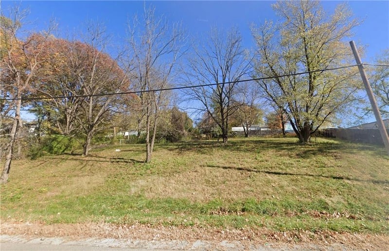 4801 NW Waukomis Dr, Northmoor, MO 64151