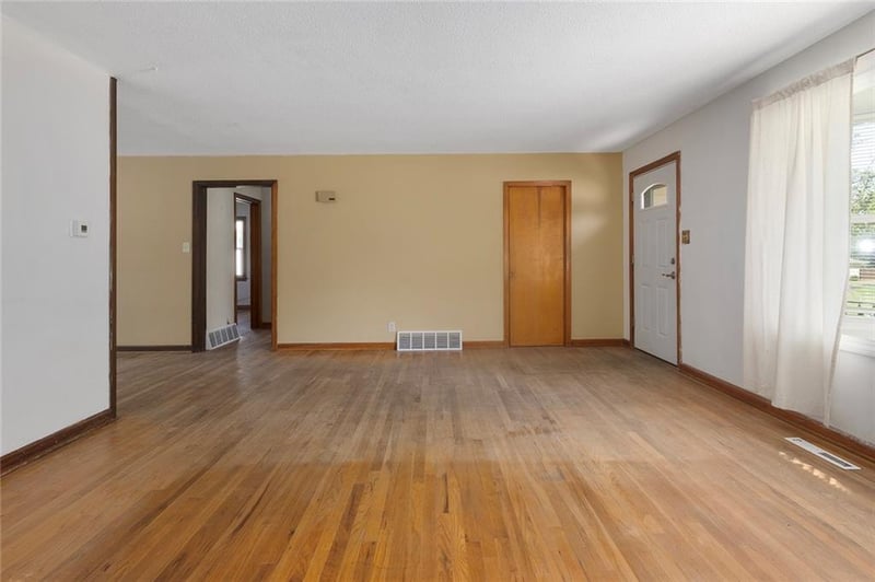 1804 Cherokee St, Leavenworth, KS 66048