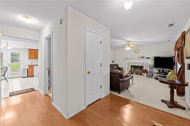 604 Stowe Ct, Lawrence, KS 66049