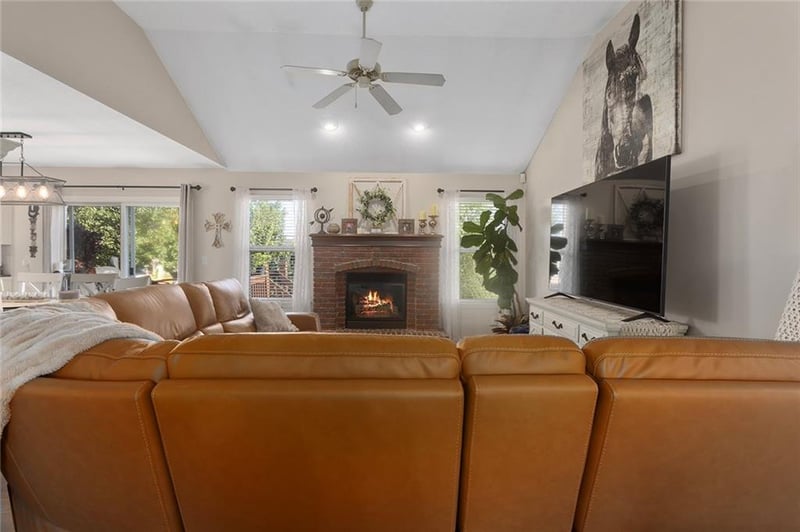 628 E Dogwood St, Gardner, KS 66030