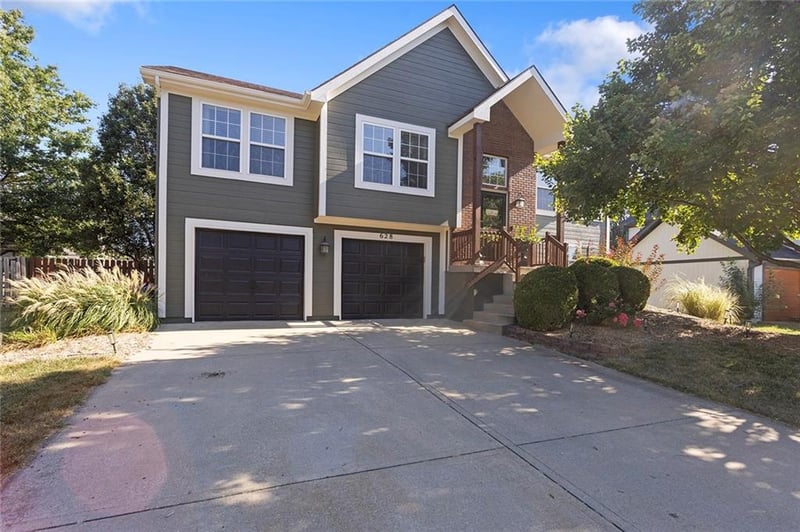 628 E Dogwood St, Gardner, KS 66030