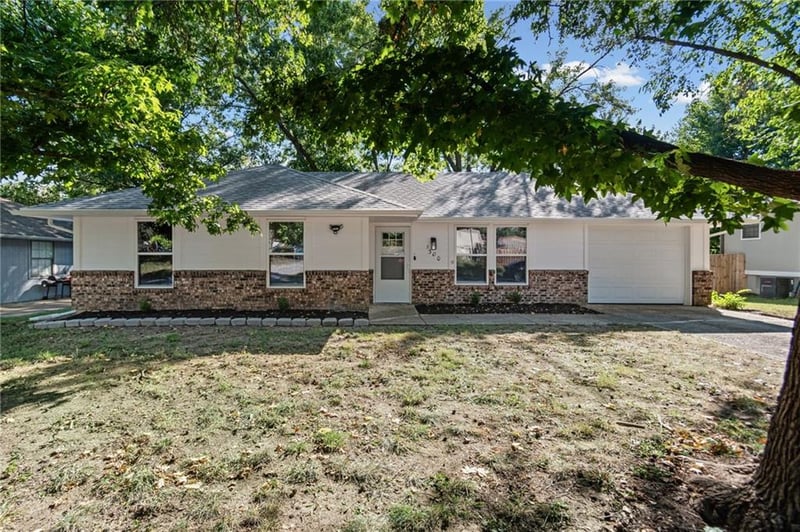 1300 N Inca Dr, Independence, MO 64056