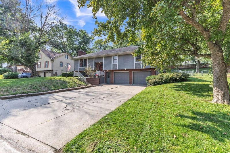 4404 Rainbow Ct, St Joseph, MO 64506
