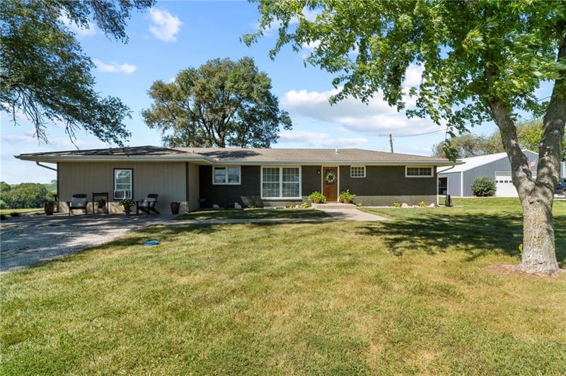 25591 183rd St, Leavenworth, KS 66048