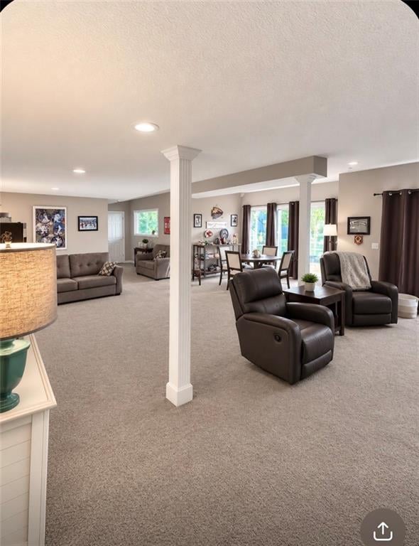 8008 Park Ridge Dr, Parkville, MO 64152