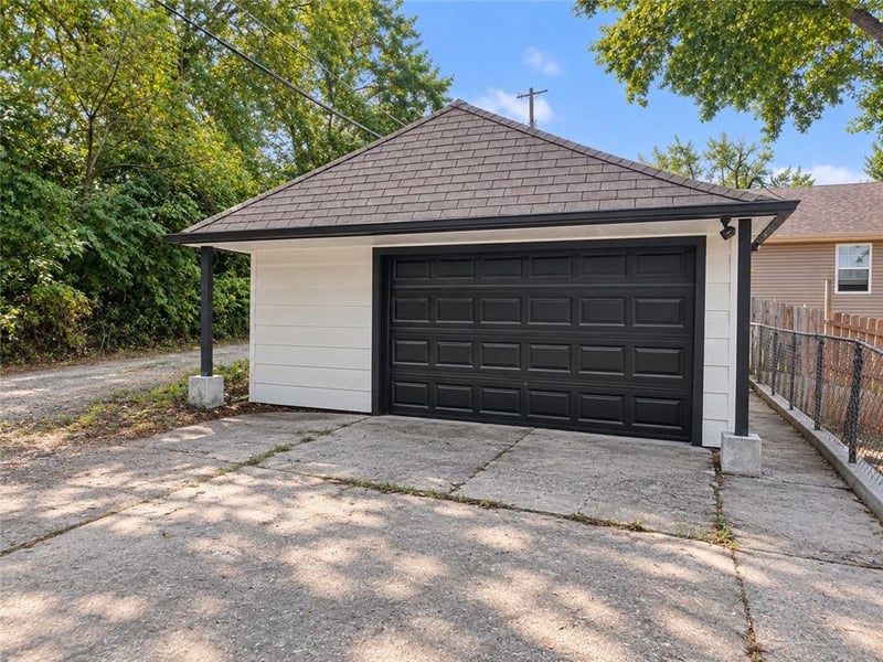 2718 Mary St, St Joseph, MO 64507