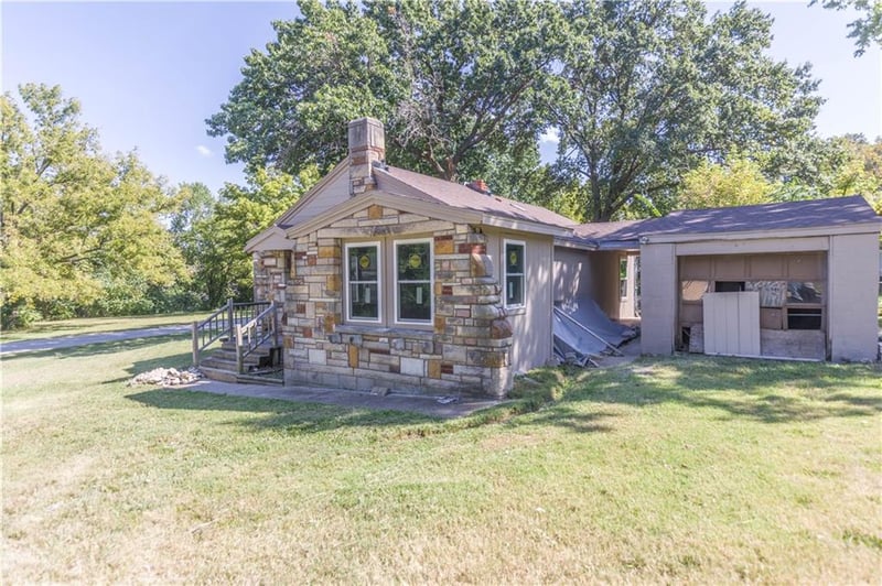 4415 August Ln, Kansas City, KS 66106
