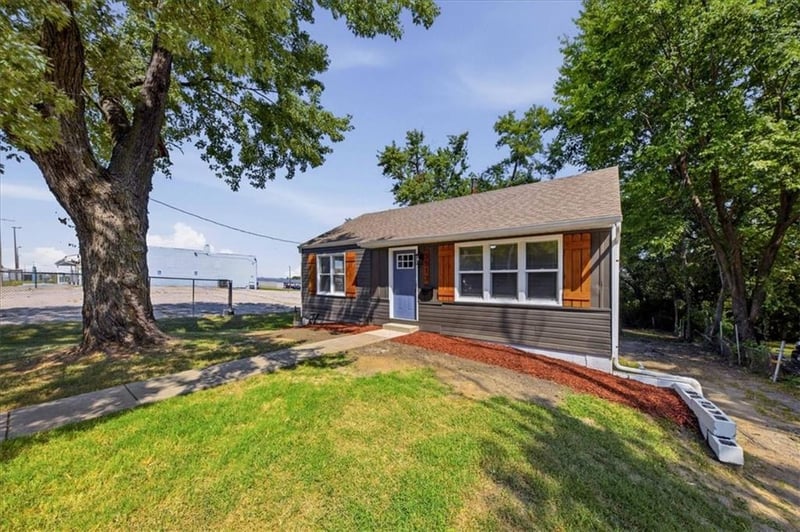 3513 Elmwood Ave, Kansas City, MO 64128