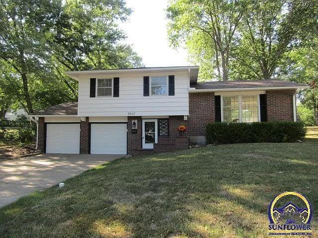 3217 Westwood Ct, Topeka, KS 66614
