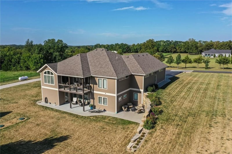 26009 S Summit Rd, Harrisonville, MO 64701