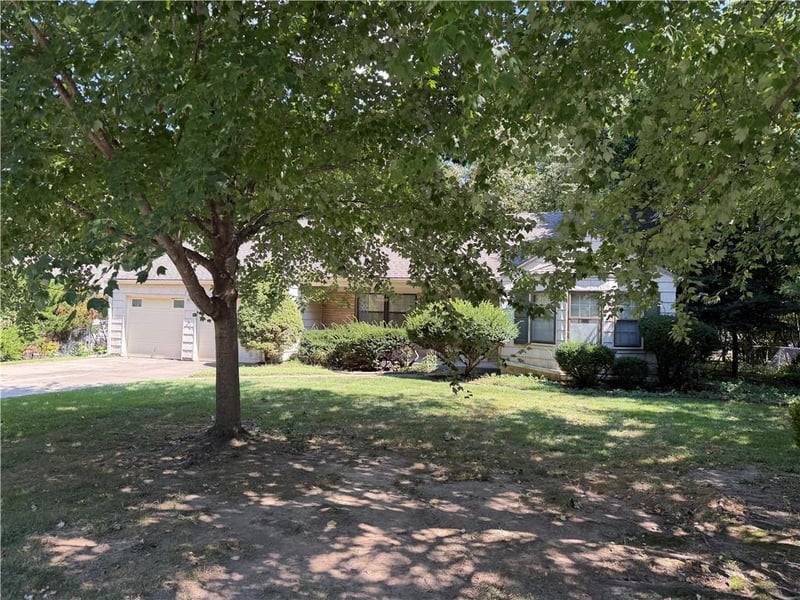 9237 Manor Rd, Leawood, KS 66206