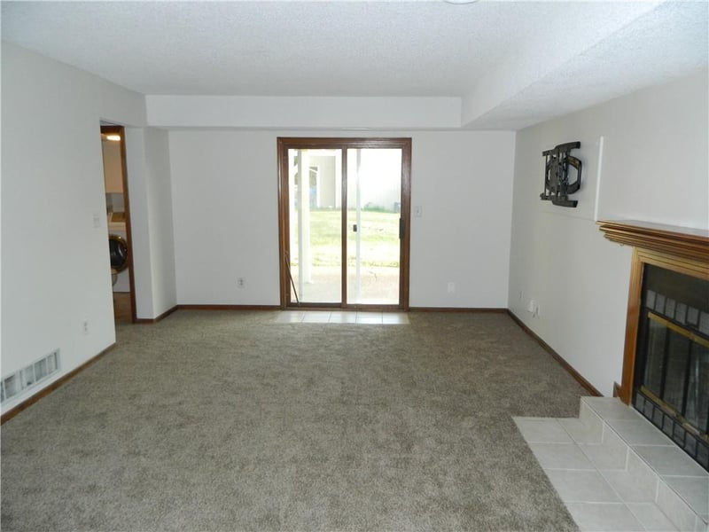 3619 Lakecrest Ct, Lawrence, KS 66049