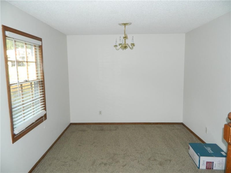 3619 Lakecrest Ct, Lawrence, KS 66049