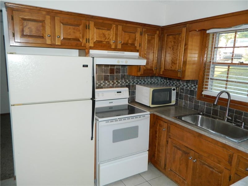 3619 Lakecrest Ct, Lawrence, KS 66049