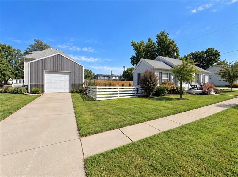 215 W Jenkins St, Maryville, MO 64468