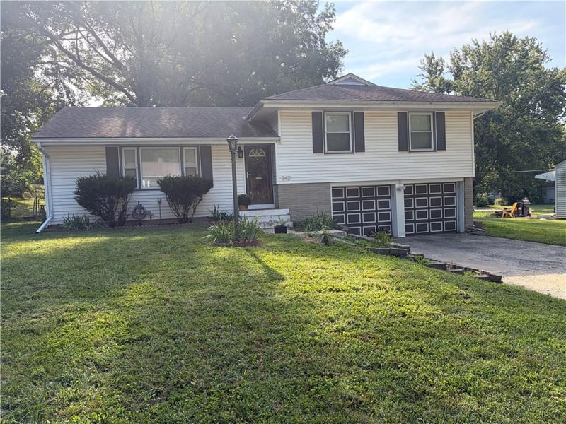 3421 N Chelsea Ave, Kansas City, MO 64117
