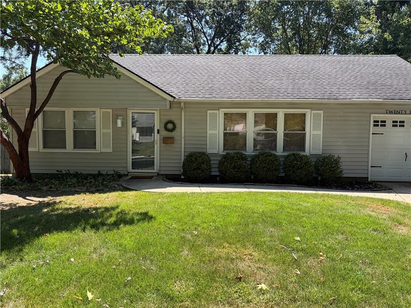 2611 W 77th St, Prairie Village, KS 66208