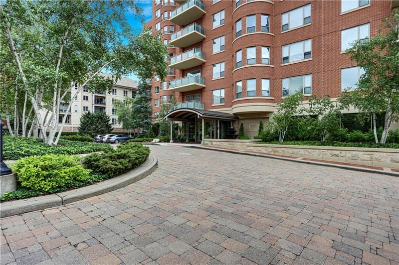 4950 Central St #302, Kansas City, MO 64112