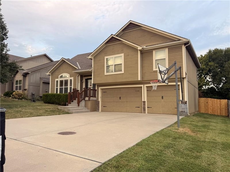 1900 Curtis Dr, Greenwood, MO 64034