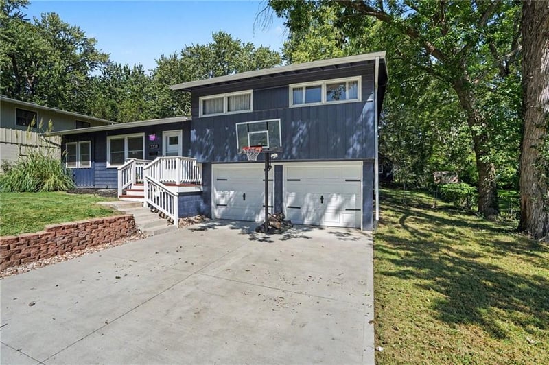 2208 NE 60th Ter, Gladstone, MO 64118