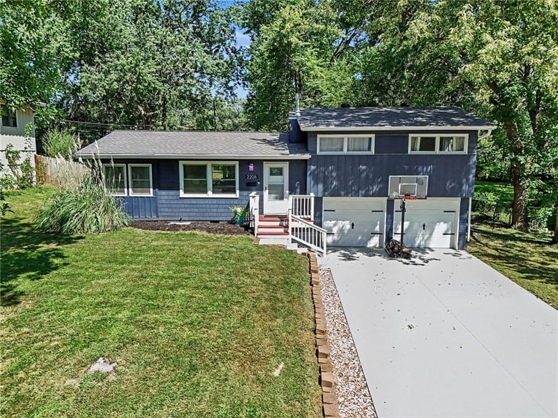 2208 NE 60th Ter, Gladstone, MO 64118