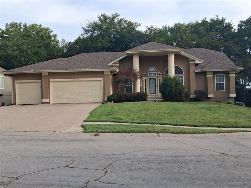 2518 Wintervalley Ct, Lee's Summit, MO 64081