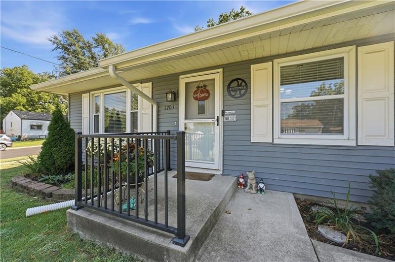 1703 Seneca St, Leavenworth, KS 66048