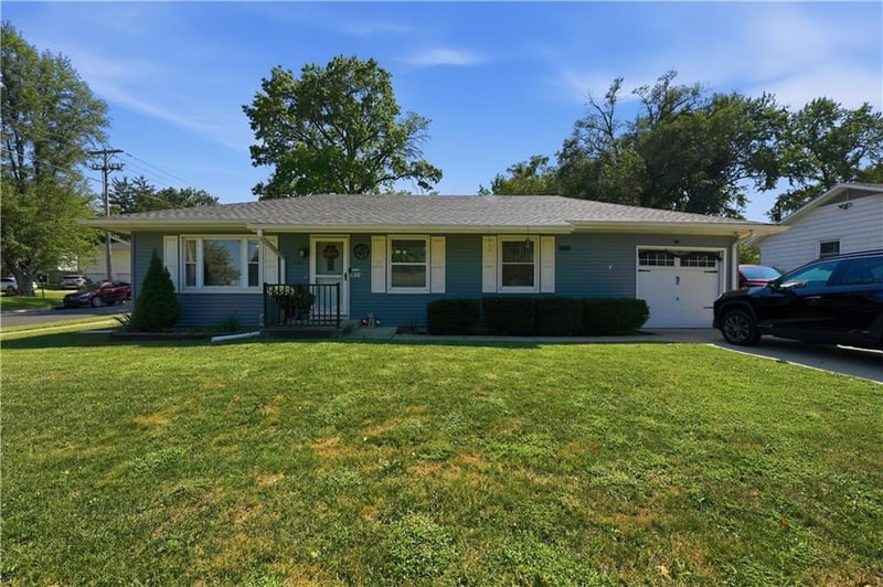 1703 Seneca St, Leavenworth, KS 66048