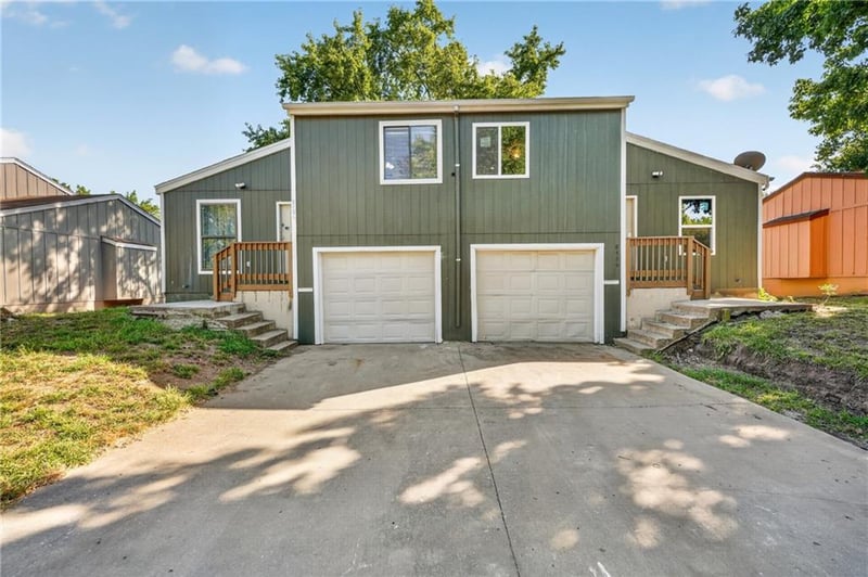 8484 Lane Dr, Raytown, MO 64138