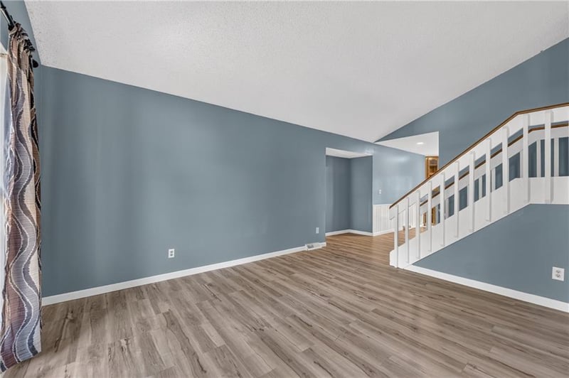 8486 Lane Dr, Raytown, MO 64138