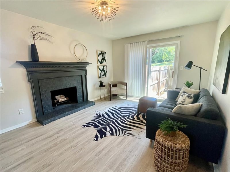 6963 Chapel Woods Ln, Kansas City, MO 64152