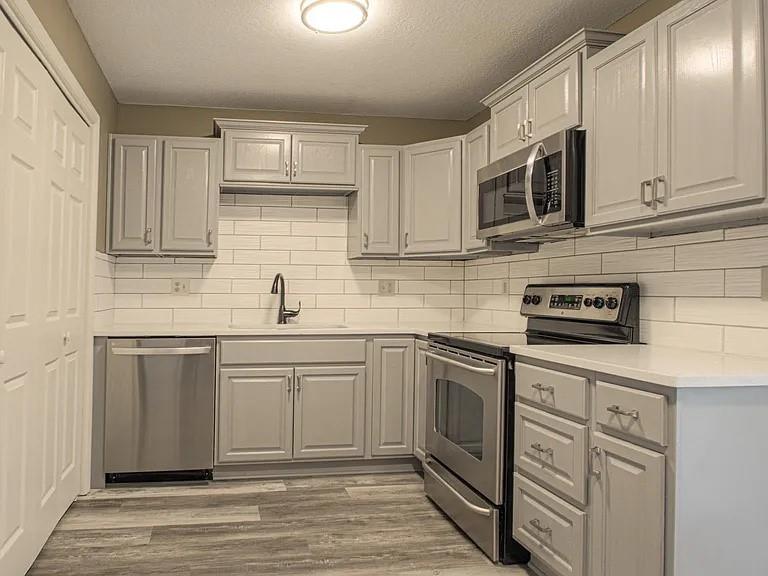 6905 E 112th St, Kansas City, MO 64134