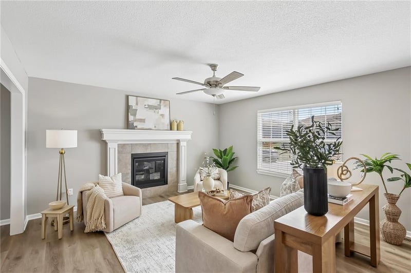 910 NW Hilltop Ln, Grain Valley, MO 64029